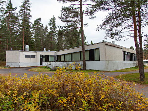 H&auml;rk&auml;vehmaan koulu